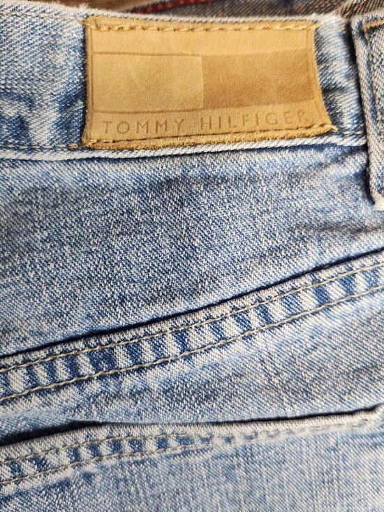 Tommy Hilfiger Classic Fit Jeans Light Wash Size 4A - Picture 5 of 10